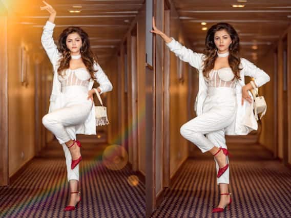 Rubina Dilaik Photos : ट्रांसपेरेंट टॉप पहन रुबीना दिलैक ने शेयर कीं ऐसी फोटोज़, लोग बोले 'मैम न पोज़ अच्छे हैं ना आपके बाल' Rubina Dilaik Photos : ट्रांसपेरेंट टॉप पहन रुबीना दिलैक ने शेयर कीं ऐसी फोटोज़, लोग बोले 'मैम न पोज़ अच्छे हैं ना आपके बाल'
