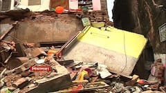Sealdah: ভেঙে পড়ল পুরনো বাড়ির একাংশ, 'বাড়িতে ছিল না কোনও বিপজ্জনক বোর্ড'।Bangla News