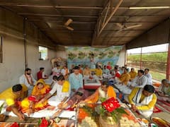 Ayodhya Ram Mandir: रामलला के गर्भ गृह के प्रथम शिला के पूजन का अनुष्ठान शुरू, 40 नामचीन वैदिक ब्राह्मण कर रहे पूजन