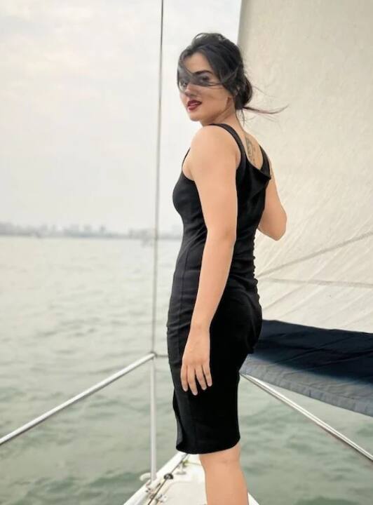 पहले यह जान लीजिए कि, गरिमा परिहार अब केवल छोटे पर्दे पर ही नहीं बल्कि भोजपुरी इंडस्ट्री में भी मशहूर हो चुकी हैं.