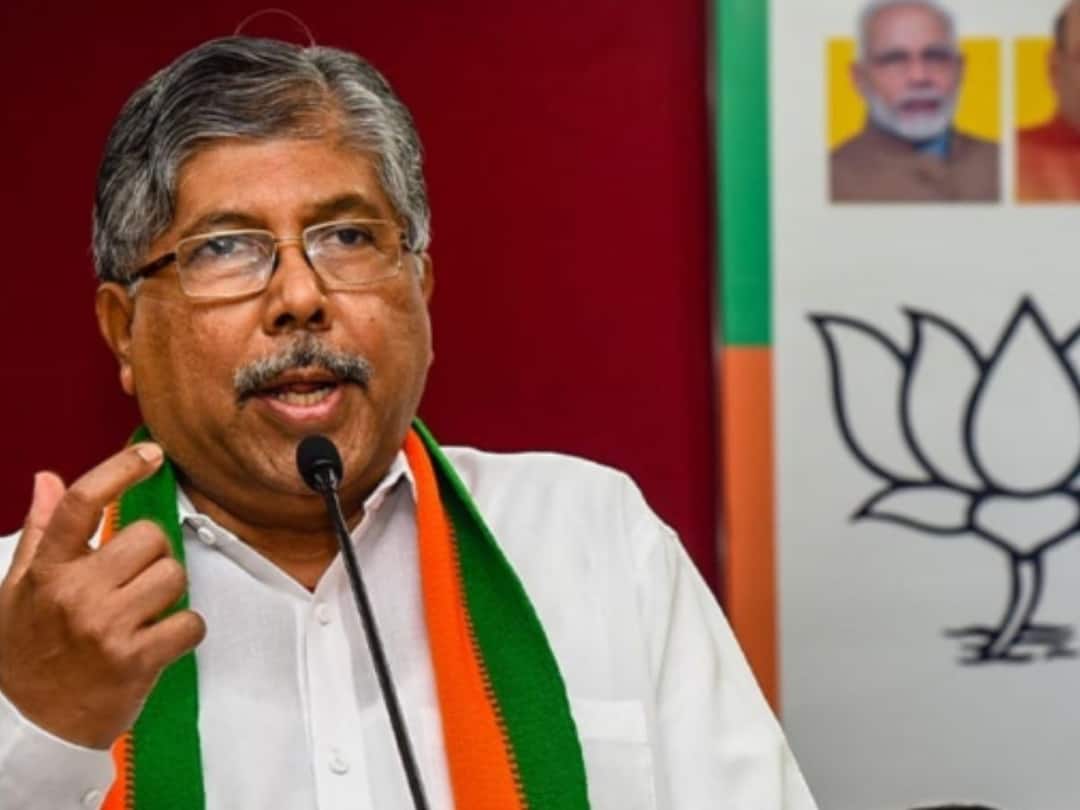 सुप्रिया सुळेंना 'मसनात' जा म्हणणाऱ्या चंद्रकांत पाटलांकडून चौफेर टीकेनंतर माफीनामा Bjp president chandrakant patil Forgiveness over remark on supriya sule सुप्रिया सुळेंना 'मसनात' जा म्हणणाऱ्या चंद्रकांत पाटलांकडून चौफेर टीकेनंतर माफीनामा