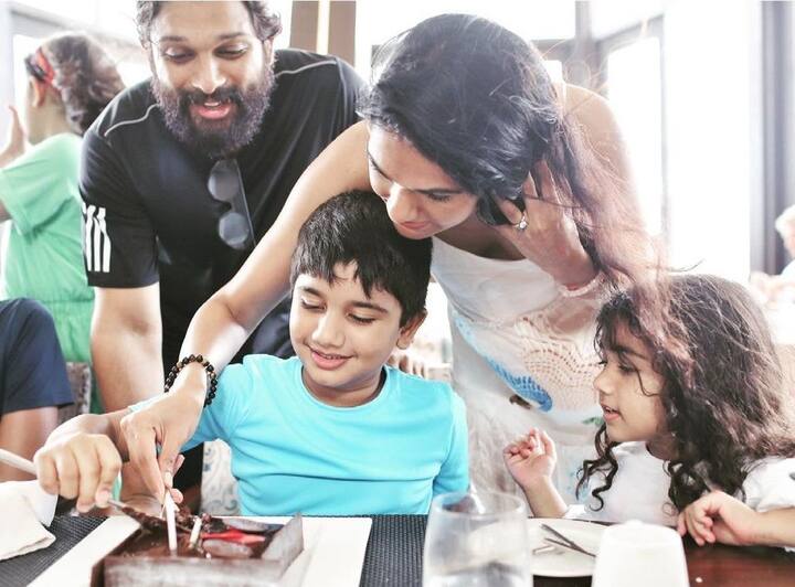 ஃபேமிலி கேக் கட்டிங் டைம்