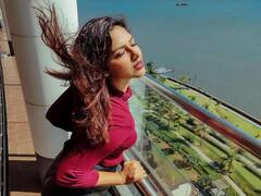 Amala Paul Photos: కమలంలా అట్రాక్ట్ చేస్తున్న అమలా