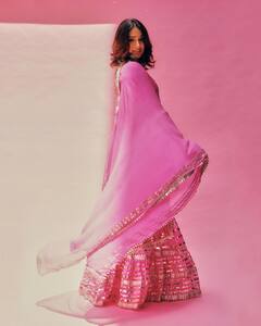 Ileana D'cruz Pics: पिंक शरारा सूट में गजब की खूबसूरत लग रही हैं इलियाना डिक्रूज, फोटोज देख फैंस ने भरी आहें