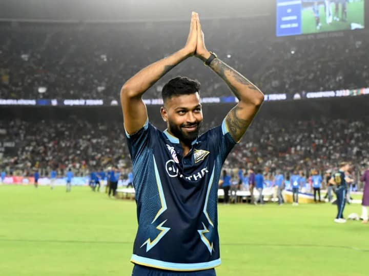 IPL 2022: hardik pandya getting best gift from veer pahariya IPL 2022 ટ્રૉફી જીત્યા બાદ હાર્દિક પંડ્યાને મળી આ ખાસ ગિફ્ટ, ઇન્સ્ટા પર શેર કર્યો વીડિયો