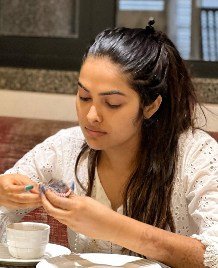 దివి నో మేకప్ లుక్. (Image courtesy - @ Divi Vadthya/Instagram)