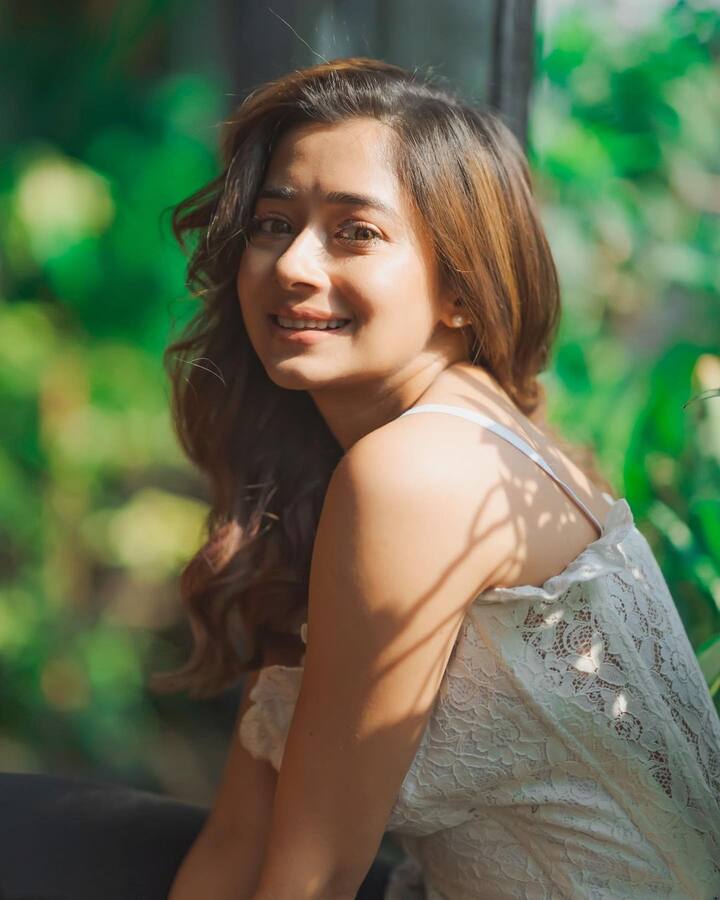 'उत्तरन'मधूनच टिनाला विशेष ओळख मिळाली. यानंतरही ती अनेक शोचा भाग बनली, मात्र ती चर्चेत येऊ शकली नाही. तेव्हापासून टीना तिच्या लूकमुळे खूप चर्चेत आहे.(Photo:tinadatta/ig)