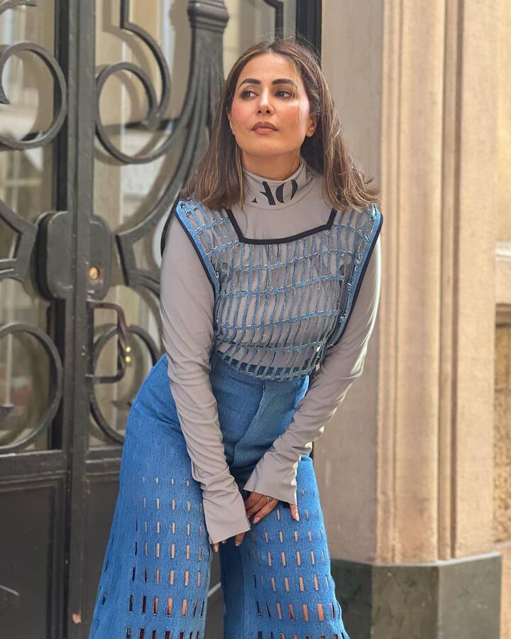 नुकतेच तिने इंस्टाग्राम अकाऊंटवर काही फोटो शेअर केले आहेत, ज्यामध्ये ती खूपच ग्लॅमरस अंदाजात दिसत आहे. फोटोंमध्ये हिना वाइड लेग जीन्स आणि नेट डेनिम टॉप घातलेली दिसत आहे.(photo:realhinakhan/ig)