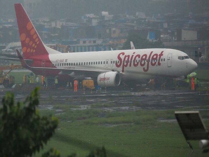 SpiceJet flight Patna-Delhi emergency landing Patna airport after wing catches fire 185 passengers safe Spicejet Flight: స్పైస్‌జెట్‌ విమానానికి గాల్లోనే మంటలు, అత్యవసర ల్యాండింగ్-ప్రయాణికులు సేఫ్