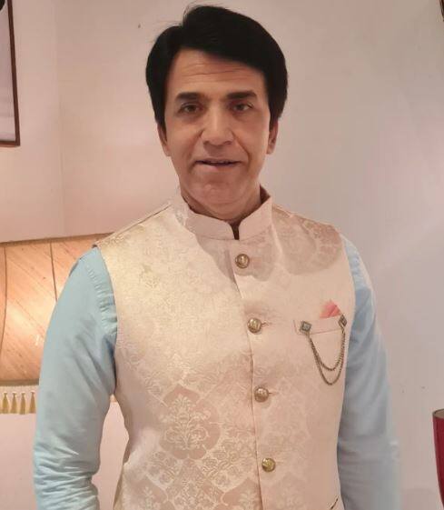 दीप्ति ध्यानी ने अपने बालों के लिए फेयरवेल पार्टी की एक फोटो भी शेयर की. तस्वीर को साझा करते हुए उन्होंने लिखा, 
