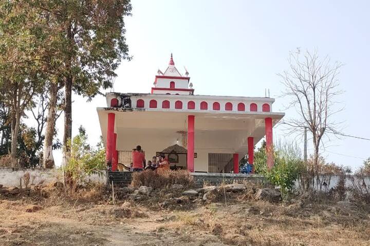 इसलिए ही महादेव का ये मंदिर कुल्हाड़ी महादेव के नाम से भी जाना जाता है.