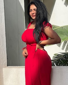 Actress Reshma Pasupuleti: எல்லா சிகப்பும் உந்தன் கோபம்..! - ரெட் ரோஸ் ரேஷ்மா க்ளிக்ஸ்!