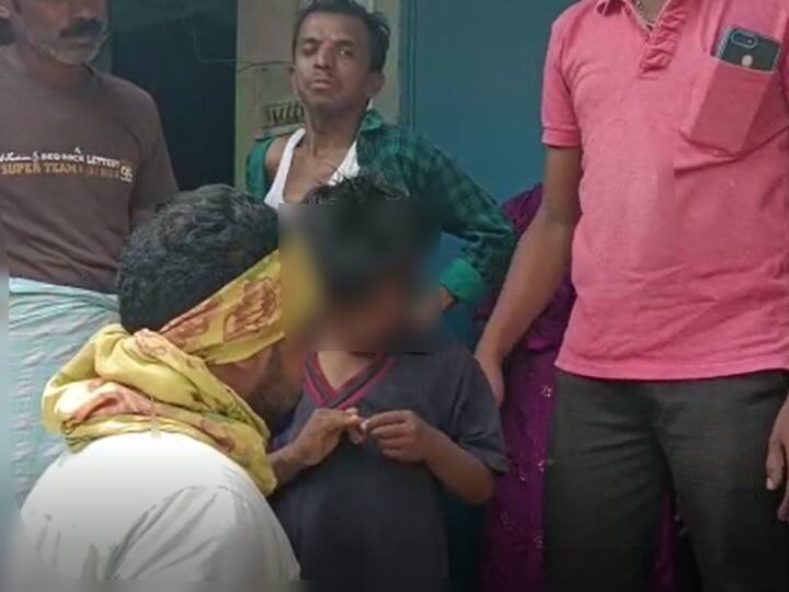 Korba News: अंधेरे कमरे में 8 साल के मासूम को बांधकर चला गया हैवान पिता, पड़ोसियों ने ऐसे बचाई जान Korba Chhattisgarh Father left after tying 8 year old child to dark room neighbors saved life ANN Korba News: अंधेरे कमरे में 8 साल के मासूम को बांधकर चला गया हैवान पिता, पड़ोसियों ने ऐसे बचाई जान