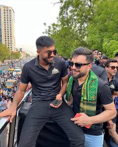 IPL News: হার্দিক-ঋদ্ধি-শামিদের রোড শো দেখতে আমদাবাদে উপচে পড়ল ভিড়