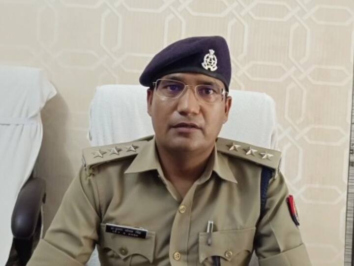 Kaushambi Crime Neighbour beat up the family in minor dispute Video Viral ANN Kaushambi Crime: मामूली विवाद में पड़ोसी दबंगों ने परिवार को बेरहमी से पीटा, वीडियो वायरल होने पर मचा हड़कंप