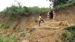 Bankura News: নদীর পাড় ভাঙতেই বেড়িয়ে এল সুড়ঙ্গ, রহস্য দানা বাঁধছে এলাকায়