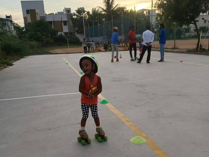 Karur Girl Skating Record: 365 சுற்றுகள்; 26.5 கி.மீ தூரம்: ஸ்கேட்டிங்கில் உலக சாதனை படைத்த 3 வயது சிறுமி - ஆனந்த கண்ணீர் சிந்திய பெற்றோர்!