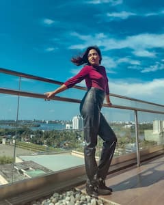 Amala Paul Photos: కమలంలా అట్రాక్ట్ చేస్తున్న అమలా