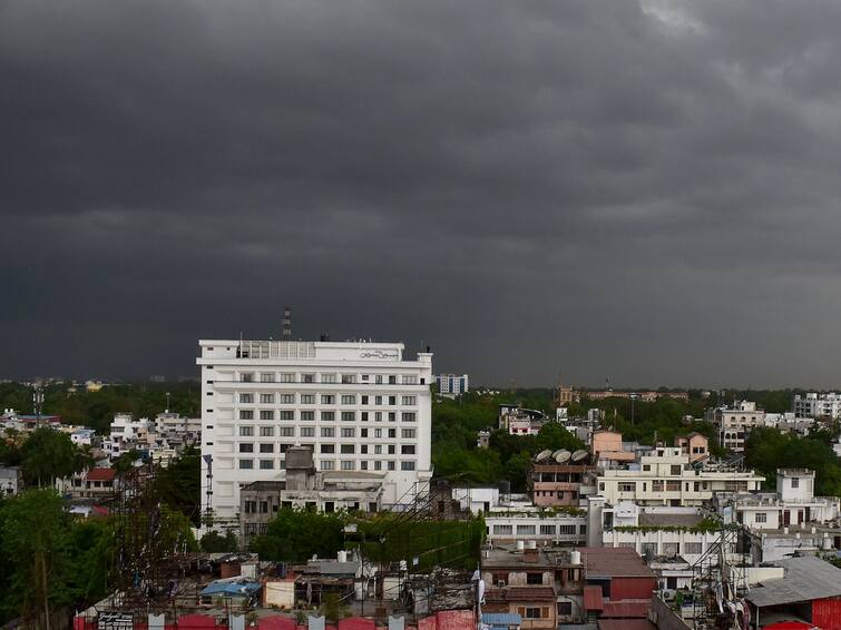 Weather Updates: Southwest Monsoon heads to Kerala at brisk pace, Light to moderate rains likely in AP and TGelangana Weather Updates: తెలుగు రాష్ట్రాల ప్రజలకు చల్లటి కబురు - ఈ ఏడాది ముందుగానే వర్షాలు, వర్షాల ఎఫెక్ట్‌తో ఎల్లో అలర్ట్ జారీ