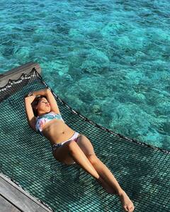 બિકીની પહેરી નેટ પર સુઈ ગઈ અવનીત કૌર, હોટ તસવીરો આવી સામે