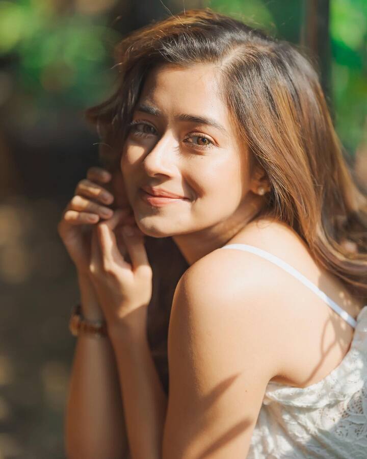 या लूकमध्ये टीना खूपच हॉट दिसत आहे. (Photo:tinadatta/ig)