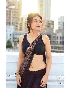 Shraddha Das: నలుపు చీరలో పాలరాతి శిల్పంలా శ్రద్ధా దాస్