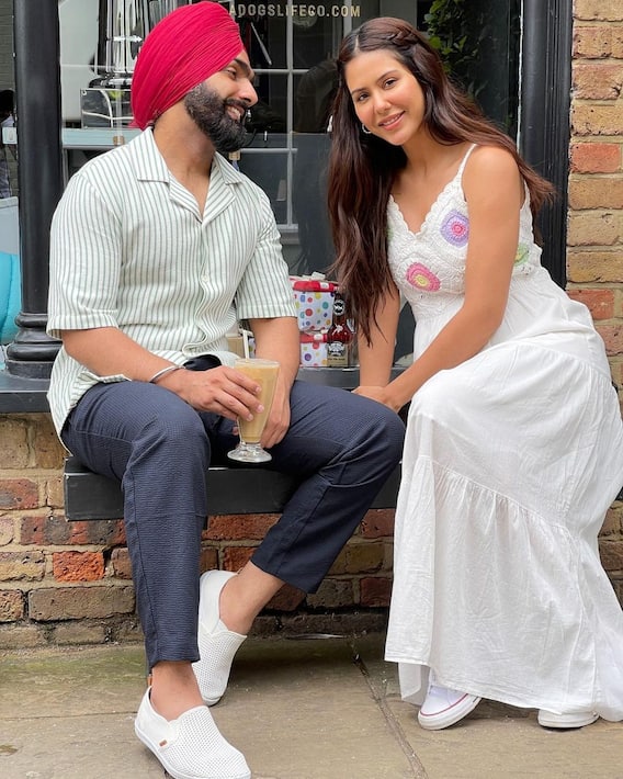 In Pics: पंजाबी एक्ट्रेस Sonam Bajwa ने इस सिंगर के साथ शेयर की शूटिंग की तस्वीरें, केमिस्ट्री ने जीता दिल