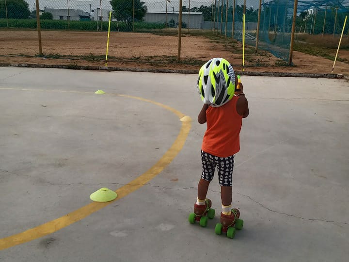 Karur Girl Skating Record: 365 சுற்றுகள்; 26.5 கி.மீ தூரம்: ஸ்கேட்டிங்கில் உலக சாதனை படைத்த 3 வயது சிறுமி - ஆனந்த கண்ணீர் சிந்திய பெற்றோர்!