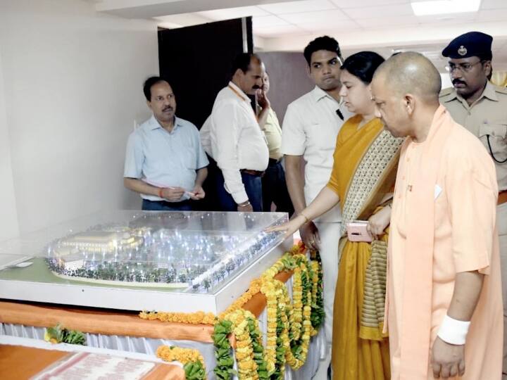 Sant Kabirnagar UP CM Yogi Adityanath took stock of preparations President Ramnath Kovind program in Maghar ANN Sant Kabirnagar: संत कबीर की साधना स्थली पर राष्ट्रपति के कार्यक्रम की तैयारियों का CM योगी ने लिया जायजा, अधिकारियों को दिए ये निर्देश
