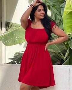 Actress Reshma Pasupuleti: எல்லா சிகப்பும் உந்தன் கோபம்..! - ரெட் ரோஸ் ரேஷ்மா க்ளிக்ஸ்!