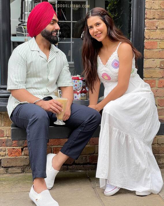 In Pics: पंजाबी एक्ट्रेस Sonam Bajwa ने इस सिंगर के साथ शेयर की शूटिंग की तस्वीरें, केमिस्ट्री ने जीता दिल