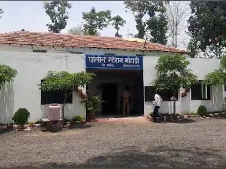 Bhandara Crime News : Attack on man over a dominance dispute, attackers themselves appeared at the police station Bhandara Crime : वर्चस्वाच्या वादातून तरुणावर प्राणघातक हल्ला, हल्लेखोर स्वत:च पोलीस स्टेशनमध्ये हजर