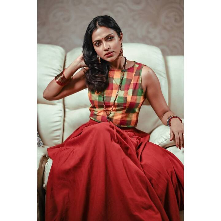 குளிராலும் கொஞ்சம் அனலாலும் இந்த நெருக்கம் தான் கொல்லுதே