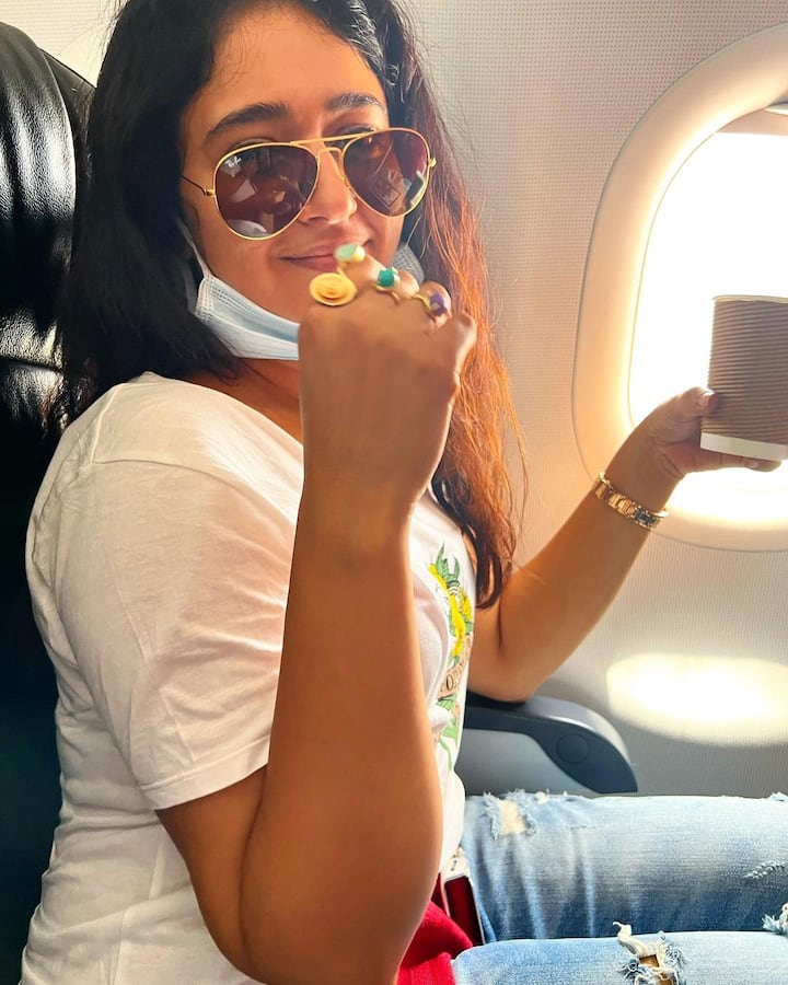 విమానమెక్కిన పూనమ్ భజ్వా, ముంబయి టు కేరళకు జంప్! - Image Credit: Poonam Bajwa/Instagram