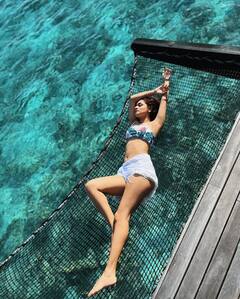 બિકીની પહેરી નેટ પર સુઈ ગઈ અવનીત કૌર, હોટ તસવીરો આવી સામે