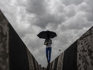 Heavy Rain Thunderstorm in Delhi: ਦਿੱਲੀ NCR 'ਚ ਮੌਸਮ ਬਦਲਿਆ, ਤੇਜ਼ ਗਰਜ ਨਾਲ ਮੀਂਹ ਸ਼ੁਰੂ