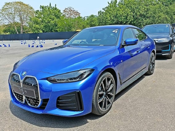 BMW i4: ఎలక్ట్రిక్ కార్లలో అత్యధిక రేంజ్ ఉంది దీనికే - సూపర్ కారు లాంచ్ చేసిన బీఎండబ్ల్యూ! BMW i4: ఎలక్ట్రిక్ కార్లలో అత్యధిక రేంజ్ ఉంది దీనికే - సూపర్ కారు లాంచ్ చేసిన బీఎండబ్ల్యూ!