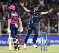 गुजरातनं कोरलं आयपीएल ट्रॉफीवर नाव