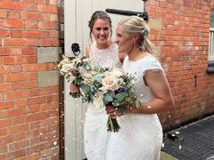 Women Cricketers Marriage: ఒక్కటైన ఇంగ్లండ్ మహిళా క్రికెటర్లు - ఐదేళ్ల ప్రేమకు పెళ్లి బంధం!