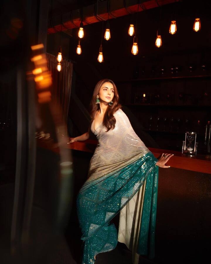 साडीमधील रकुलचं हे फोटोशूट चर्चेचा विषय ठरतंय (@rakulpreet/Instagram)