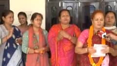 Champawat BY Election: चंपावत उपचुनाव के लिए मतदान कल, बूथों के लिए पोलिंग पार्टियां रवाना