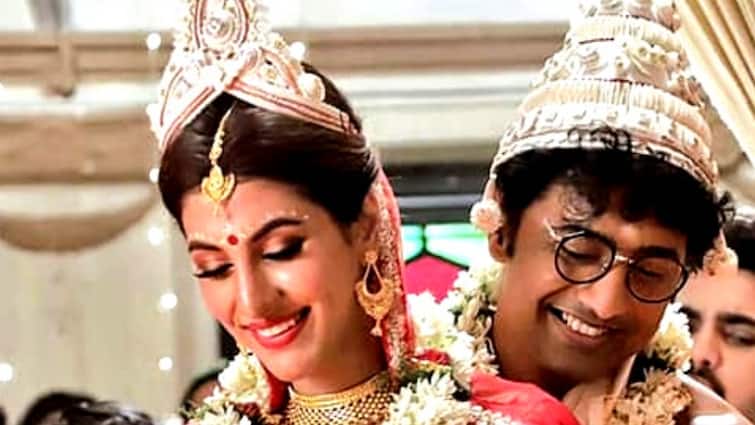 Dev-Rukmini: Dev and Rukmini came shares 2 photos from Kishmish set, fans urged them to get married Dev-Rukmini: 'নবদম্পতি' দেব-রুক্মিণী? সোশ্যাল মিডিয়ায় ছবি শেয়ার করতেই উপচে পড়ল শুভেচ্ছাবার্তা
