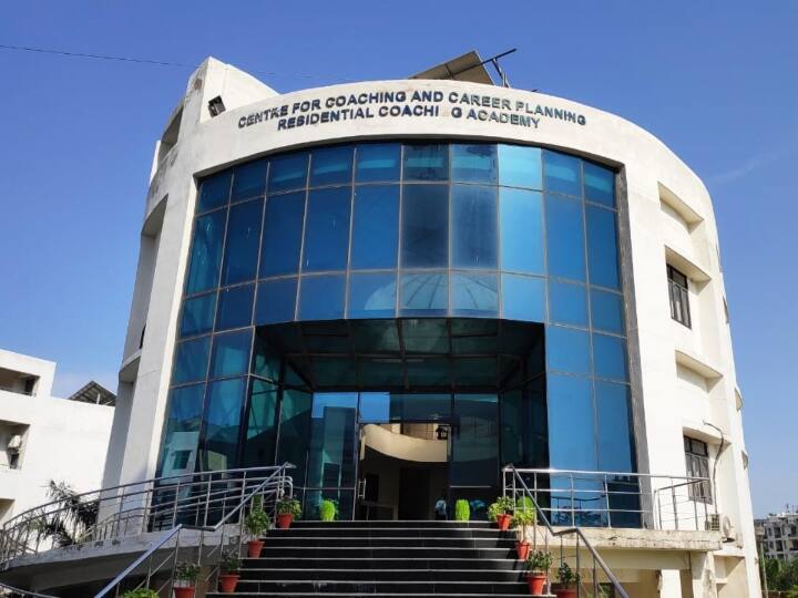 UPSC Result 2022: जानिए उस कोचिंग के बारे में, जहां से UPSC टॉपर श्रुति शर्मा ने की पढ़ाई, जहां मुफ्त में मिलती है ये सुविधा UPSC Result 2022 UPSC Results UPSC Topper Shruti Sharma Tops UPSC Exams 2022 Jamia Residential Coaching RAC UPSC Result 2022: जानिए उस कोचिंग के बारे में, जहां से UPSC टॉपर श्रुति शर्मा ने की पढ़ाई, जहां मुफ्त में मिलती है ये सुविधा