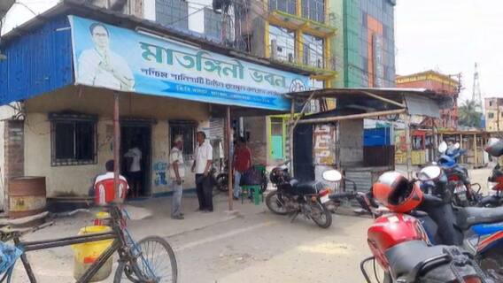 Police Attacked: তোলাবাজিতে বাধা, পুলিশকে লক্ষ্য করে বোমাবাজি।Bangla News