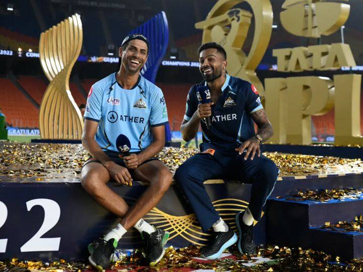 ashish nehra first indian coach ipl trophy winner gujarat titans hardik pandya 2022 IPL 2022 में आशीष नेहरा ने तोड़ डाला ऐतिहासिक रिकॉर्ड, वह कर दिखाया जो कोई भारतीय नहीं कर पाया