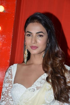 Sonal Chauhan: 'ఎఫ్3' సక్సెస్ సెలెబ్రేషన్స్ లో సోనాల్ చౌహాన్