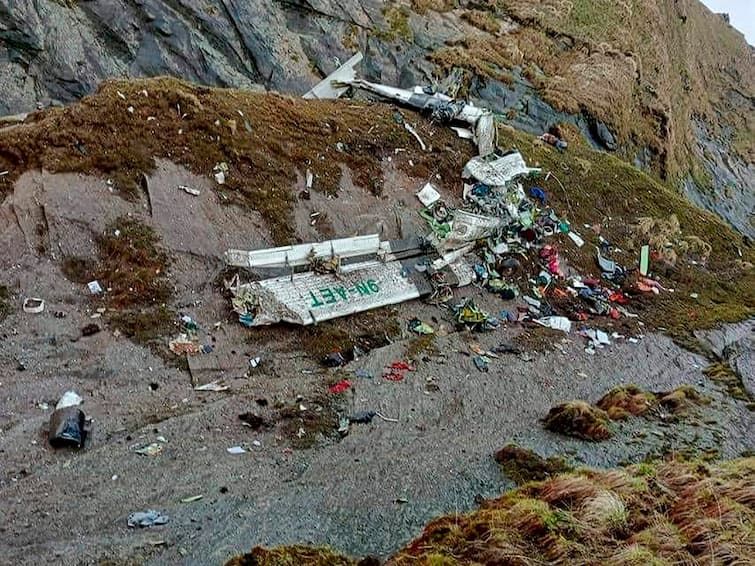 Nepal Plane Crash Black box including 21 dead bodies recovered in plane crash President Vidya Devi Bhandari expressed grief Nepal Plane Crash: विमान हादसे में 21 शव समेत ब्लैक बॉक्स बरामद, राष्ट्रपति विद्या देवी भंडारी ने जताया शोक