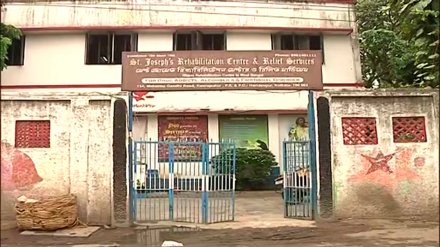 Haridebpur: নেশামুক্তি কেন্দ্রের দুই কর্মীকে ছুরি দিয়ে কোপাল আবাসিক।Bangla News