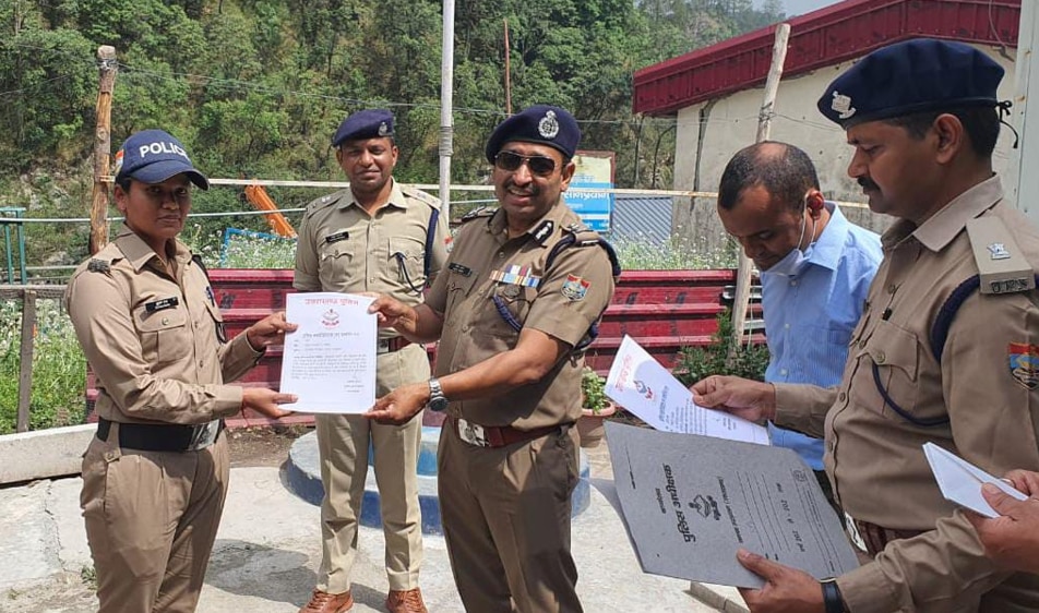 Uttrakhand Police: डीजीपी ने लिया चार धाम यात्रा का जायजा, बढ़िया काम करने वाले पुलिसकर्मी सम्मानित
