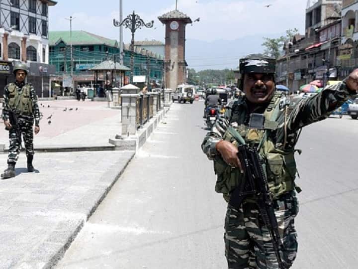 High level meeting continues in MHA Terrorist want fear and terror in Valley through target killing ann Target Killing: कश्मीर के अल्पसंख्यक सरकारी कर्मचारियों का जम्मू होगा ट्रांसफर? सरकार ने रुख किया साफ